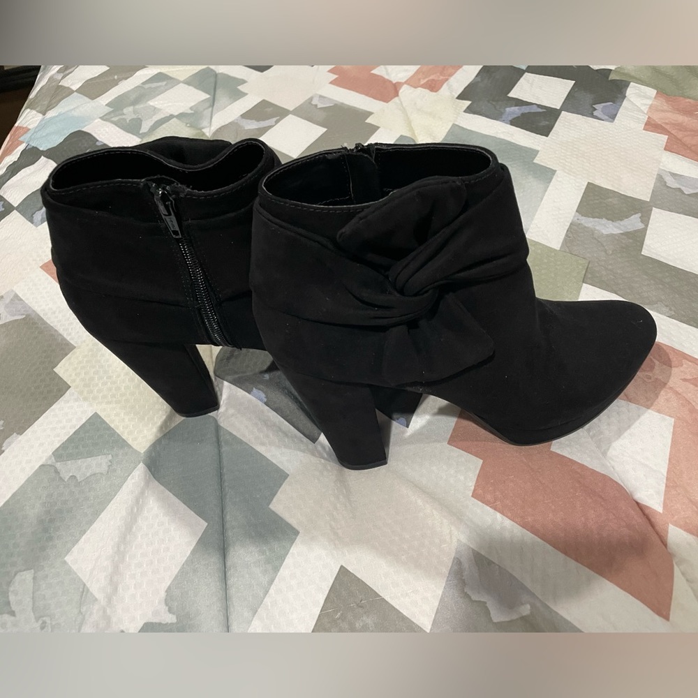 Lauren Conrad black boots women’s
